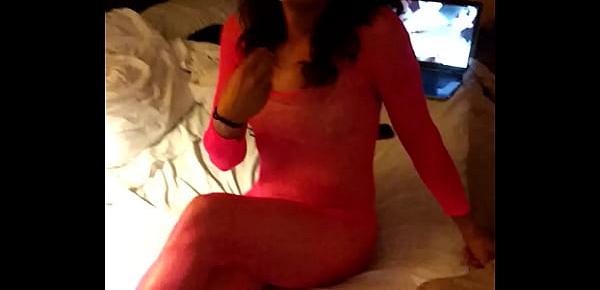  pink outfit in dallas hotel room